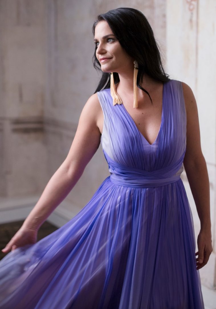 Emoke Barath (c) Zsofi Raffay Erato Warnner Classics